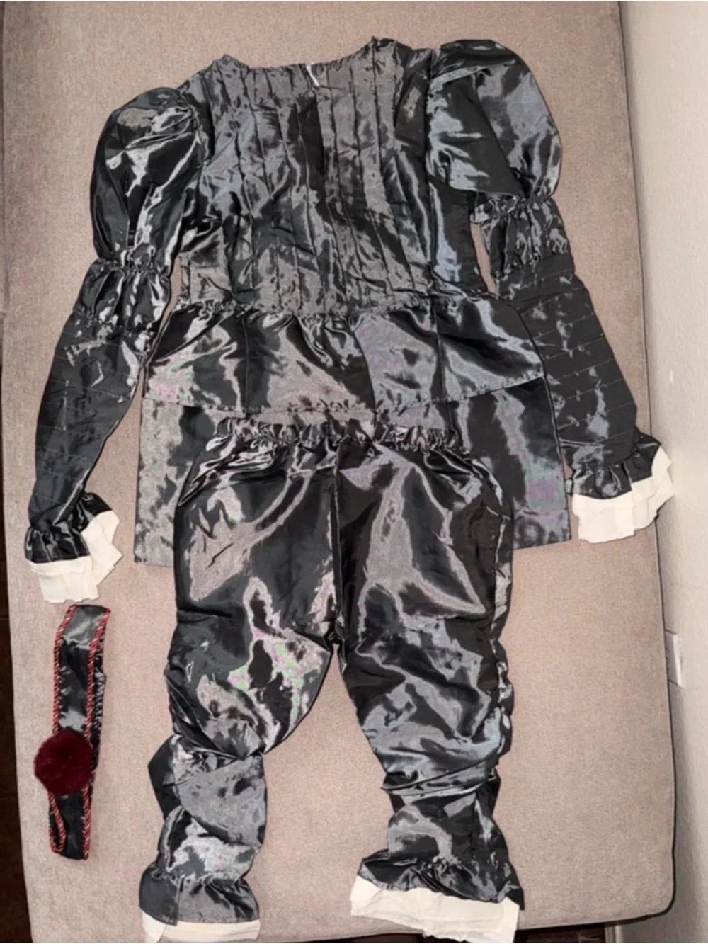 New Pennywise Costume measures 4 ft 11 in
